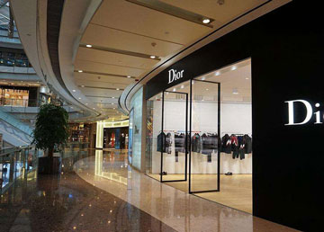 深圳萬象天地多家品牌商鋪風(fēng)機(jī)盤管安裝